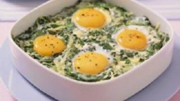 Recepta de cuina de Ous enfonsats en nius d'espinacs